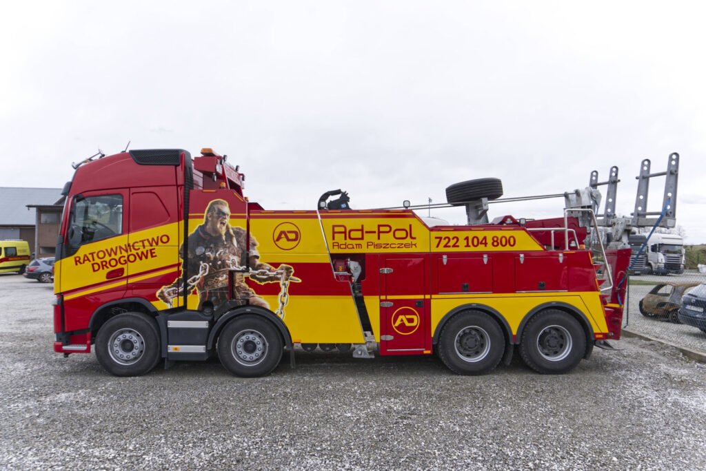Holowanie tir Chojnów – specjalistyczny holownik TIR gotowy do całodobowej pomocy drogowej.