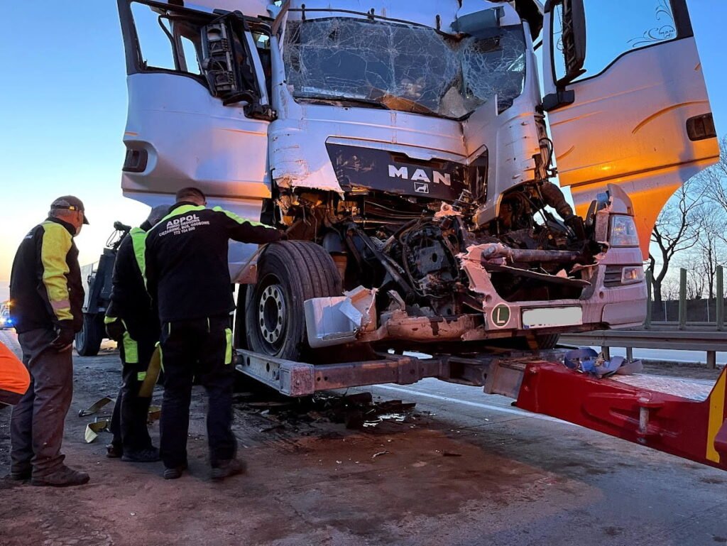 Pomoc drogowa TIR Chojnów – holowanie uszkodzonej ciężarówki po awarii na drodze